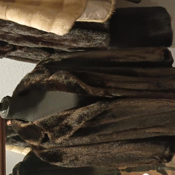 Luxurious Brown Faux Fur Coat - Picture 7 of 9